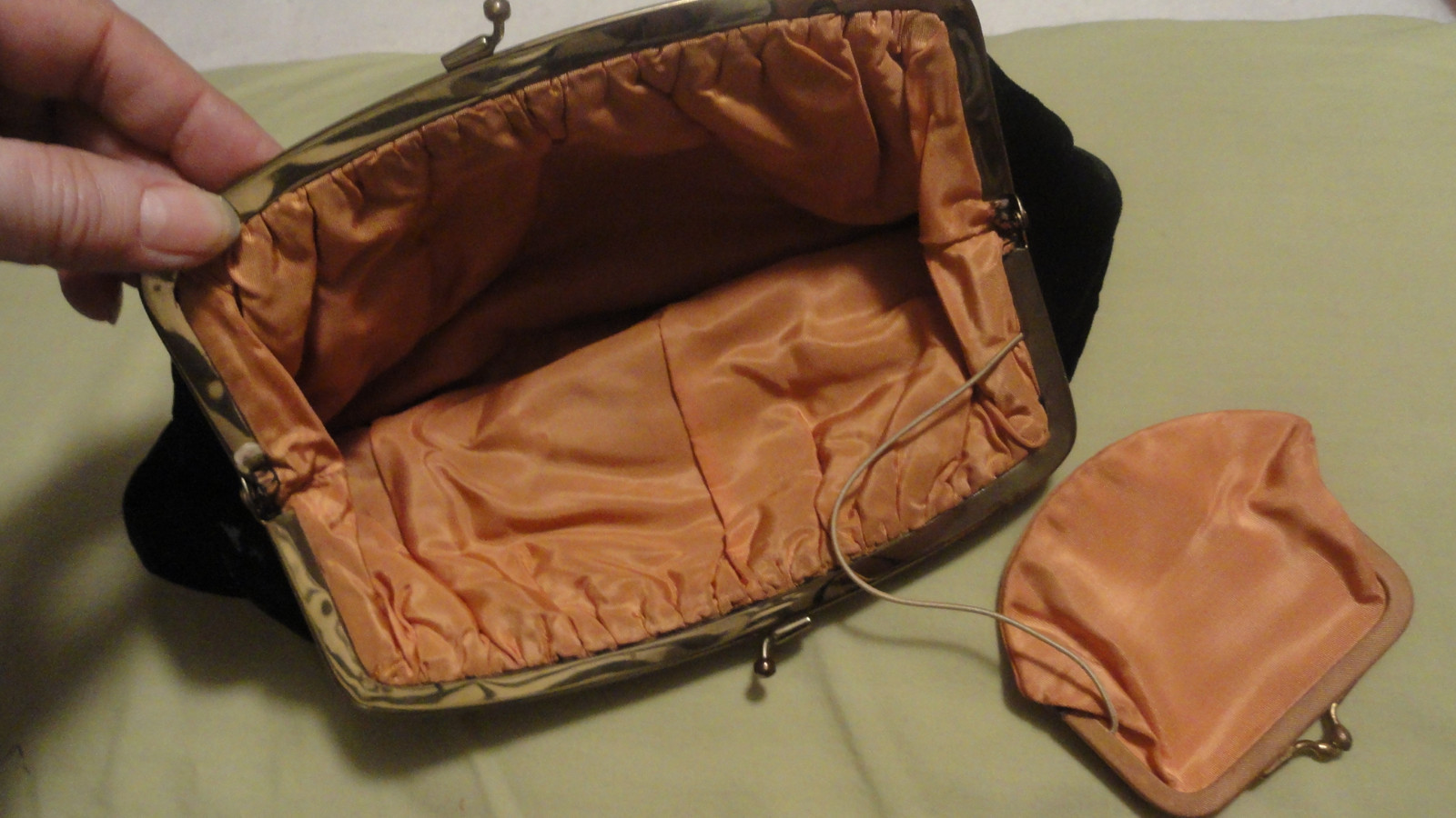 Vintage Black Velvet Kiss Clasp Clutch Evening Bag (6774)