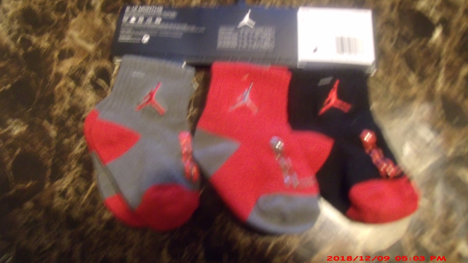 NIKE Air Jordan 3 PAIR Infant/Toddler Grippy Socks Red/Black/White 06/12  months