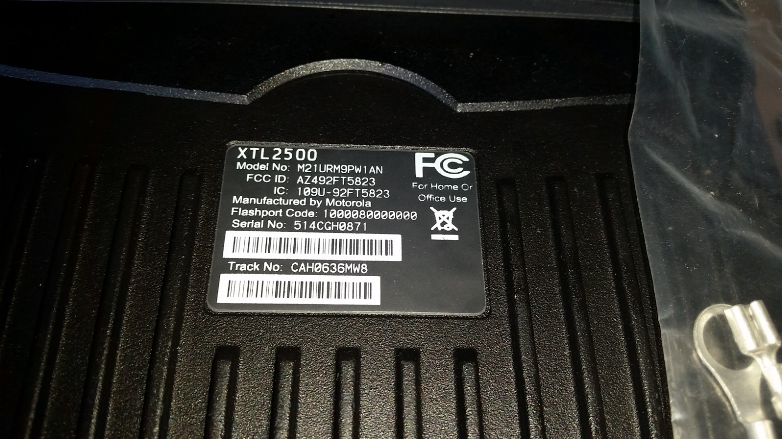 1x Motorola XTL 2500 7/800 Meg. with power cable, Cable kit.