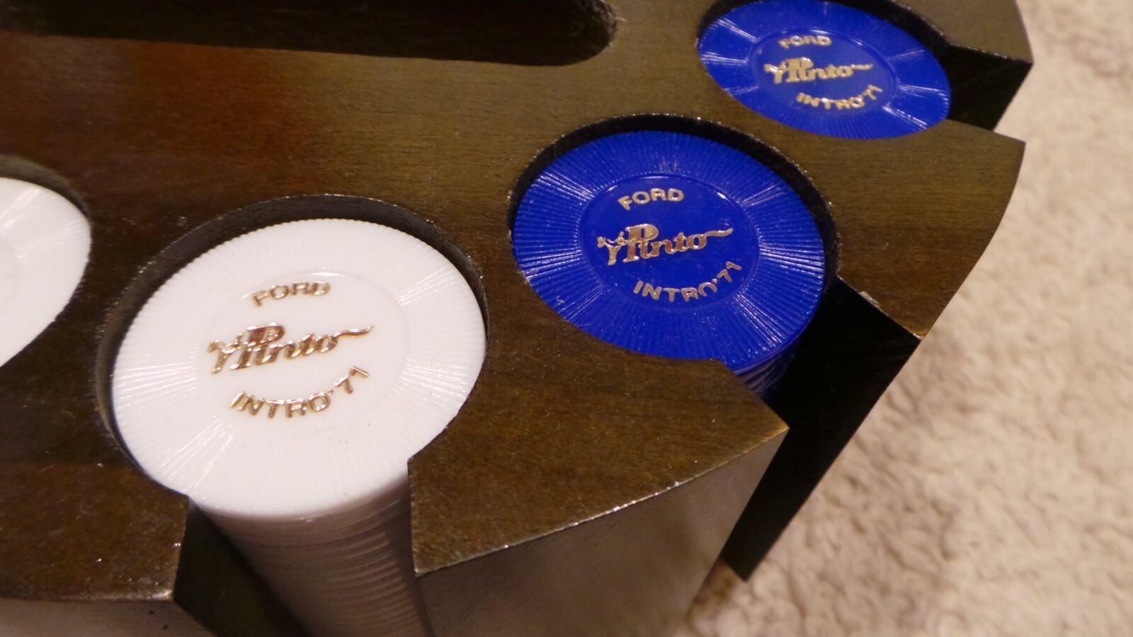 VINTAGE 1971 FORD PINTO INTRO POKER CHIP CAROUSEL SET W/COVER-VERY NICE
