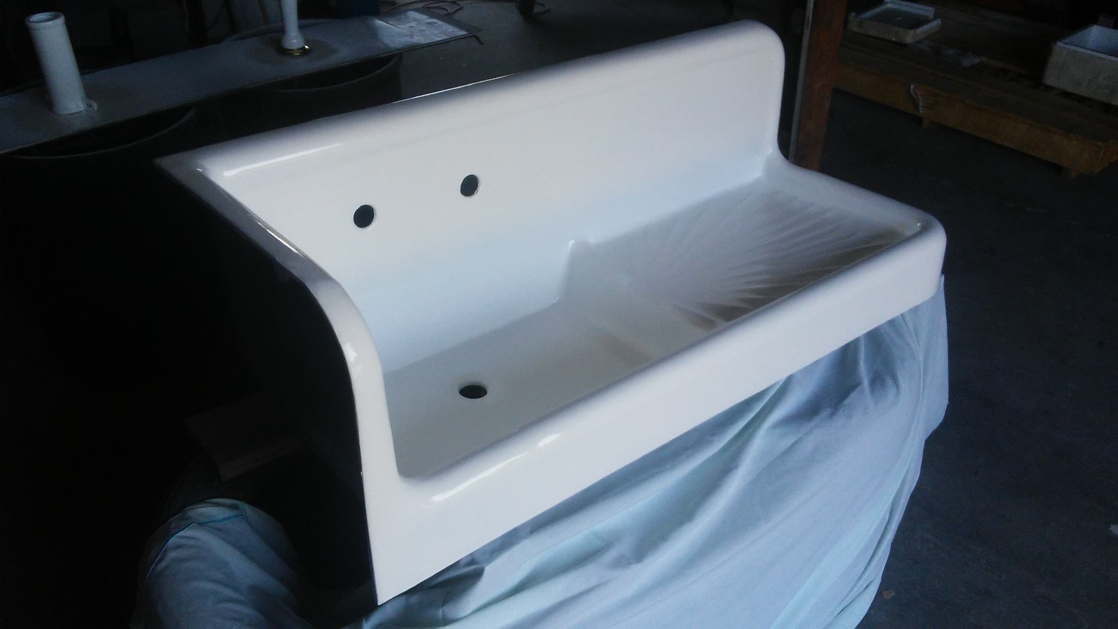 Antique Farmhouse Sink With Leg Refurbished 1913 cahill iron works porcelain