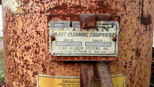 Titan 350 Sandblaster Pot