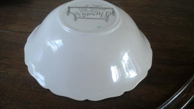 JOHNSON BROTHERS SHERATON ROUND VEGETABLE BOWL SERVING 8 3/4 inches