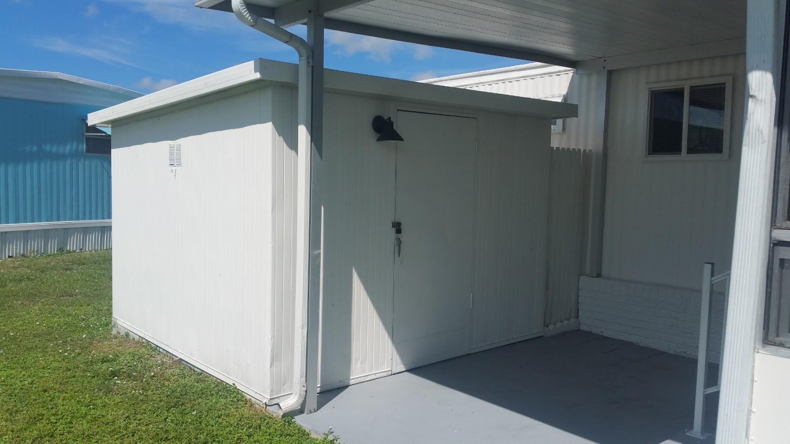 FRESHLY REMODELED HOME IN GATED COMMUNITY - WEST PALM BEACH - LOCATION LOCATION!