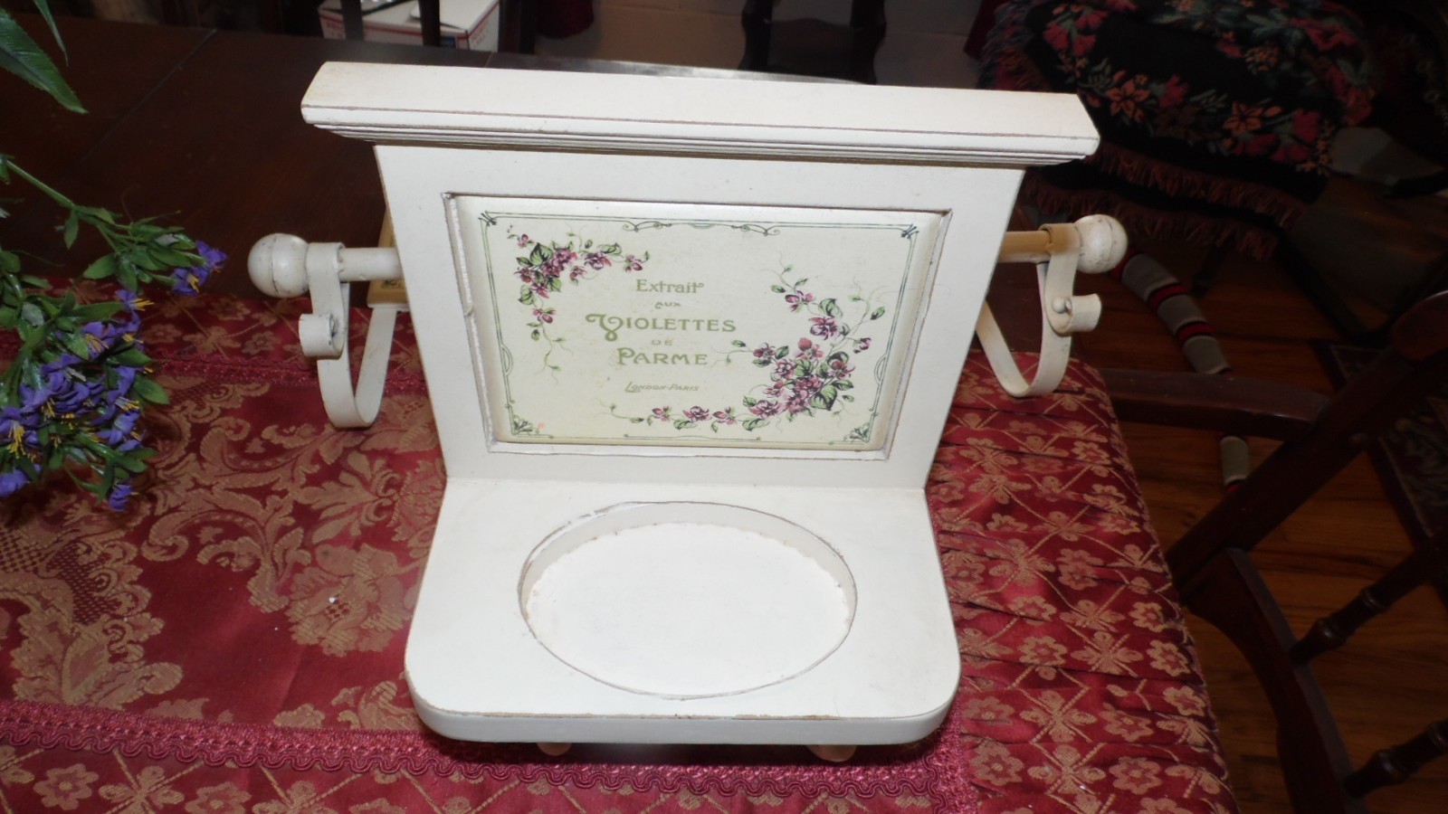 VINTAGE FRENCH WOOD/CAST IRON FLORAL TOWEL SOAP CUP RACK HOLDER LONDON PARIS SET