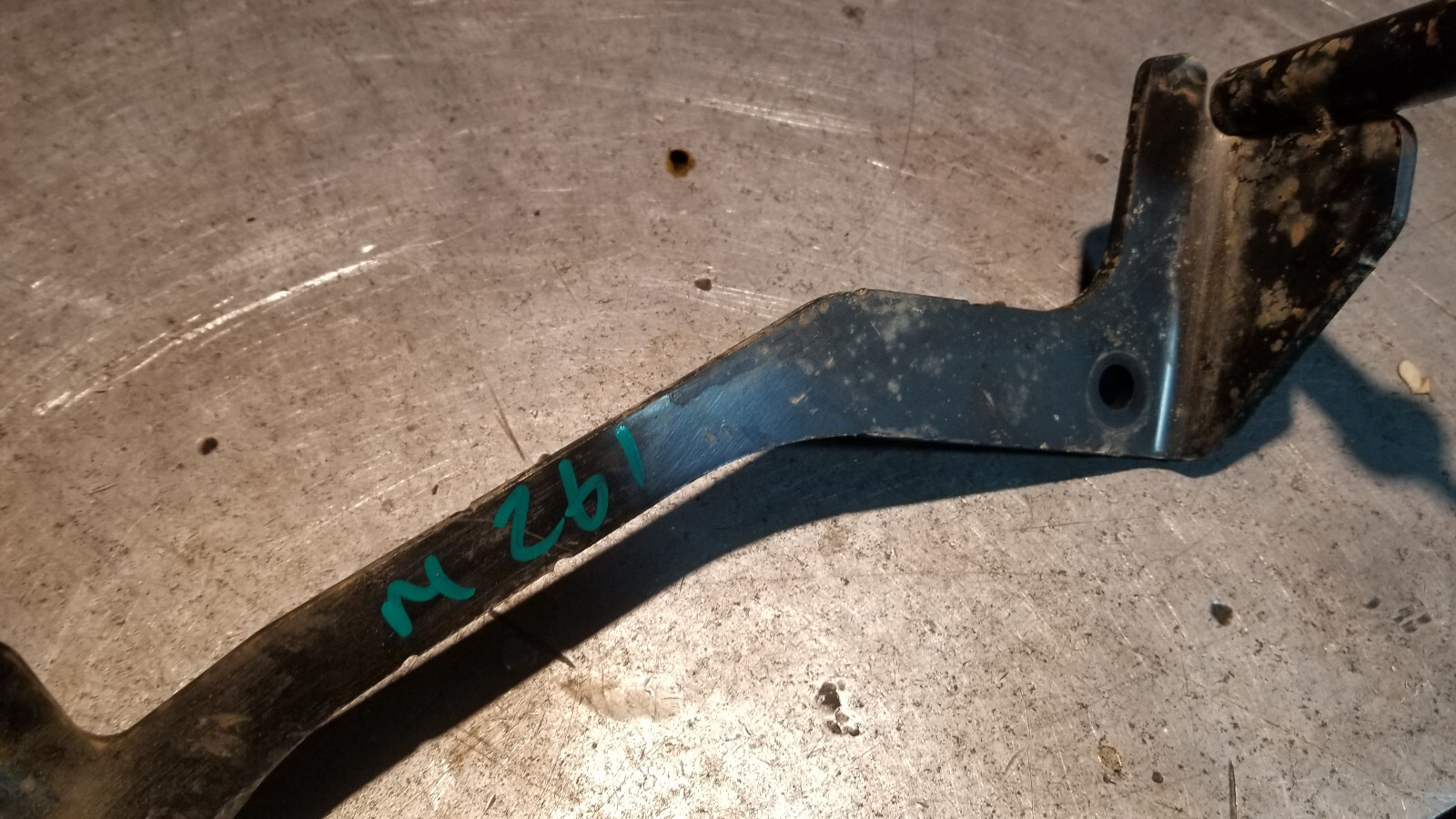 2013-2020 RAM 2500 3500 FAN GUARD SHROUD LOWER BRACKET OEM MOPAR 68160117AA - Picture 3 of 6