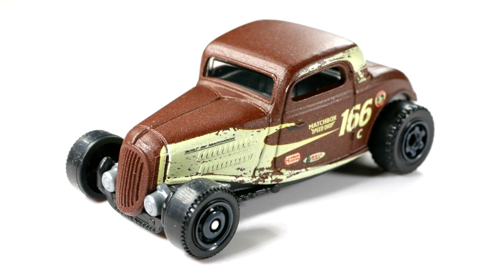1933 FORD COUPE BROWN 1/64 SCALE DIECAST DIORAMA COLLECTOR CAR