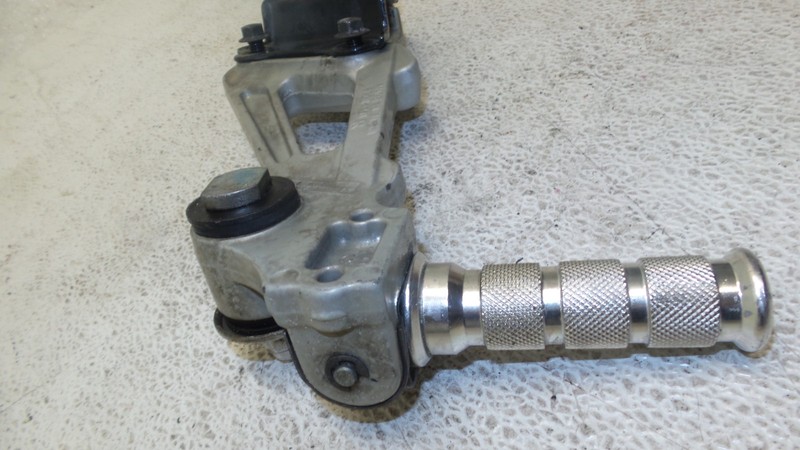 93-01 KAWASAKI NINJA ZX11 PASSENGER PEG RIGHT FOOTREST FOOT rest