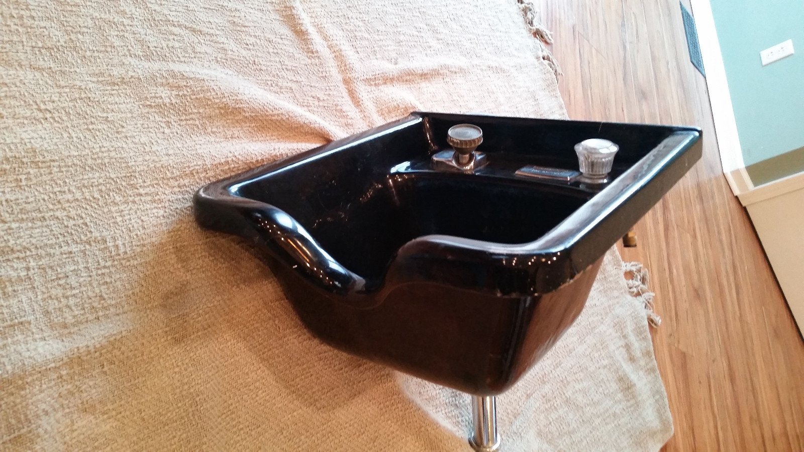 Belvedere Salon Flo Temp Shampoo Bowl Vintage Black