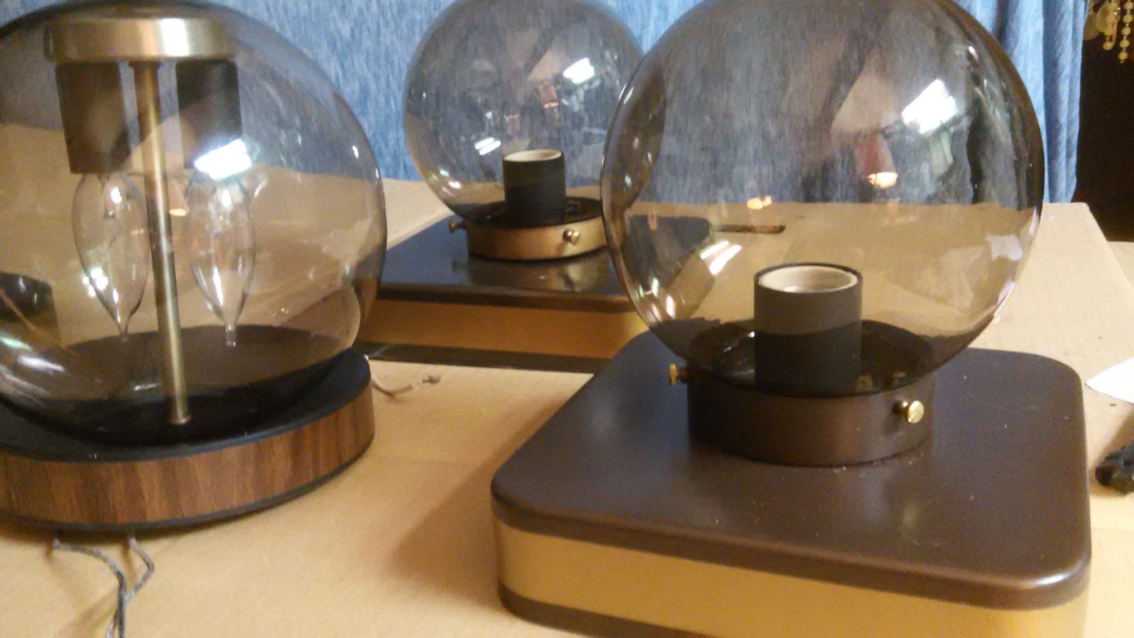 4 1970'S MODERN LIGHTCRAFT OF CALIFORNIA CEILING SCONCE AMBER GLOBES METAL BASES