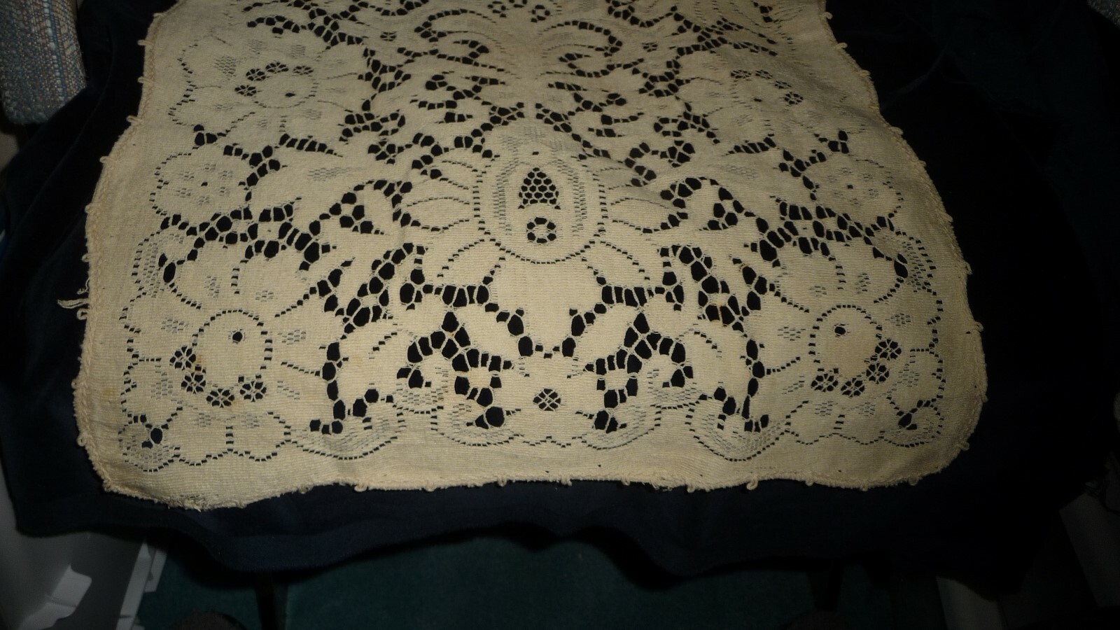 #31 vtg Table Runner / Dresser Scarf 58