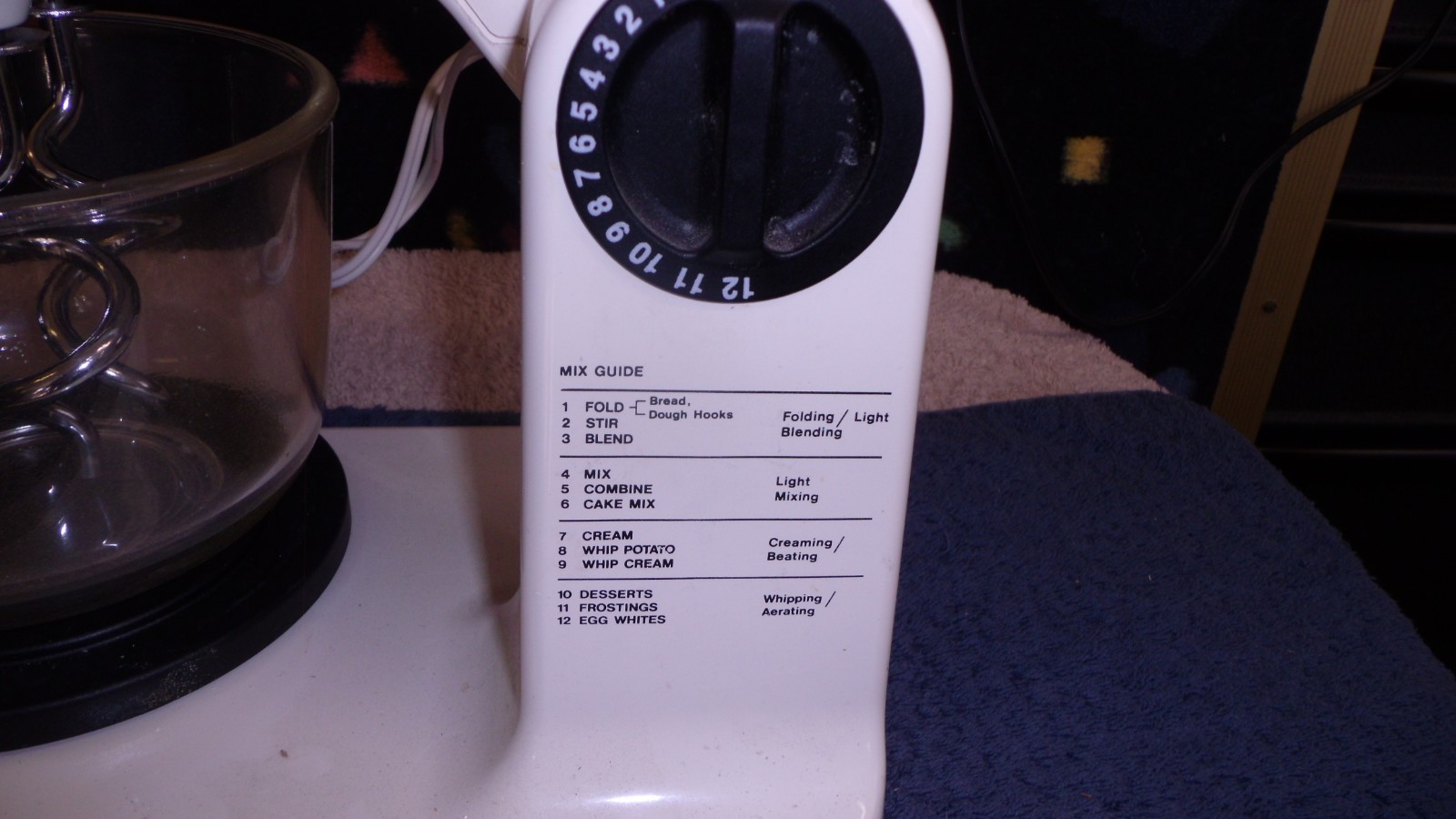 Sunbeam Mixmaster Stand Alone Mixer #01401 w/Glass Bowl & A Set of Beaters