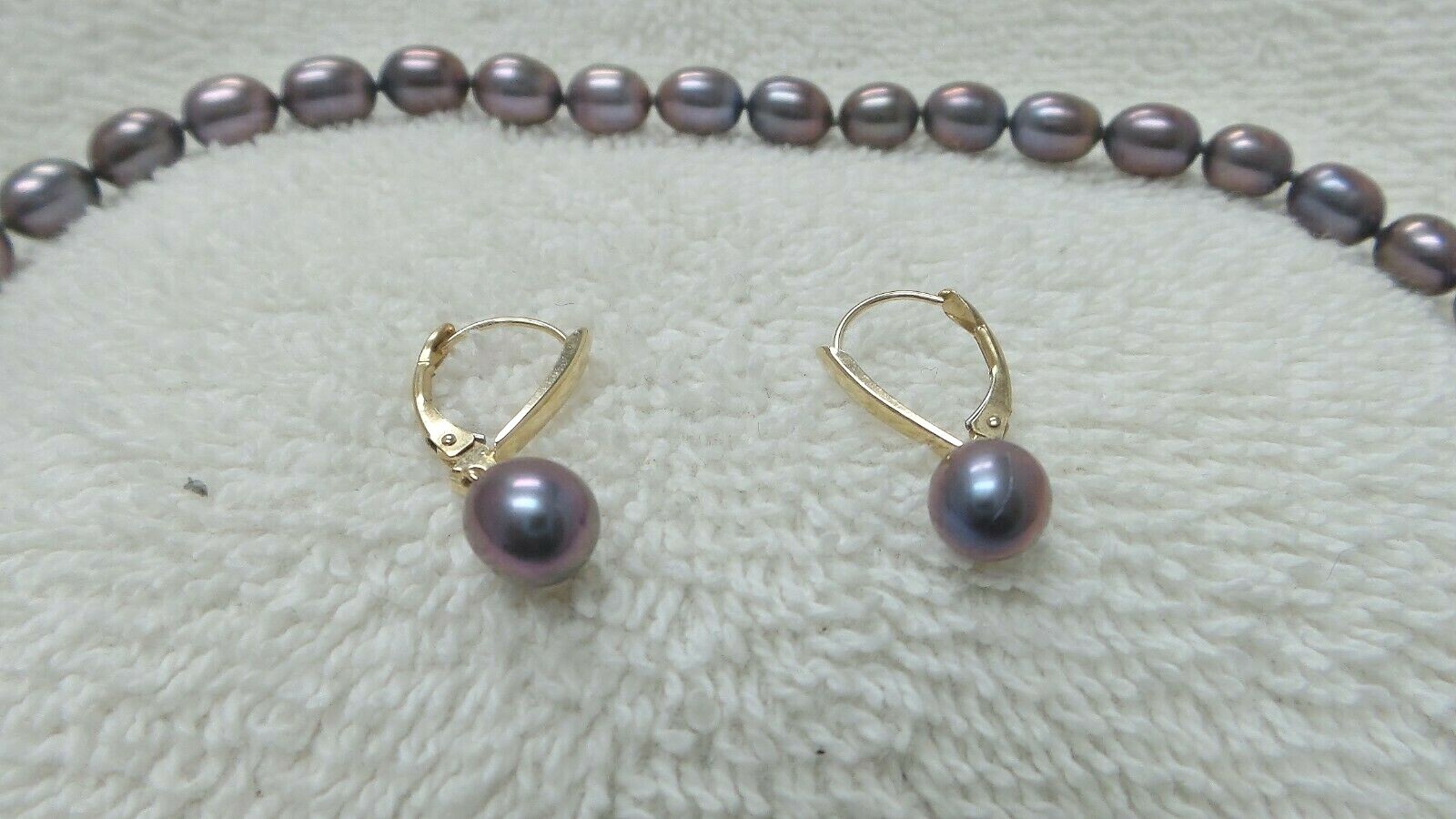 Ladies14kt Black Pearl Necklace and Earrings
