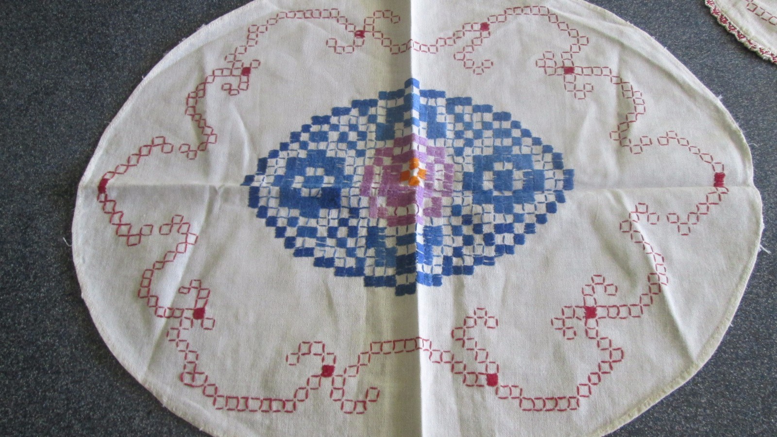 Vintage Linens Table doily Runner Embroidery Arts n Crafts funky Geometric
