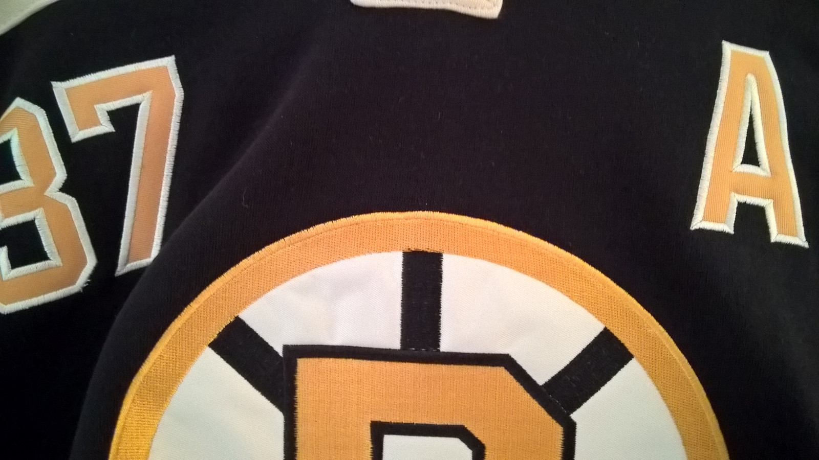 Boston Bruins Black/Gold #37 Bergeron Hoodie Size M  Brand New