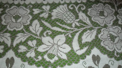 VTG. QUAKER LACE OFF- WHITE w Brown OUTLINE TABLECLOTH -DAISY/DAFFODIL-46 X 46