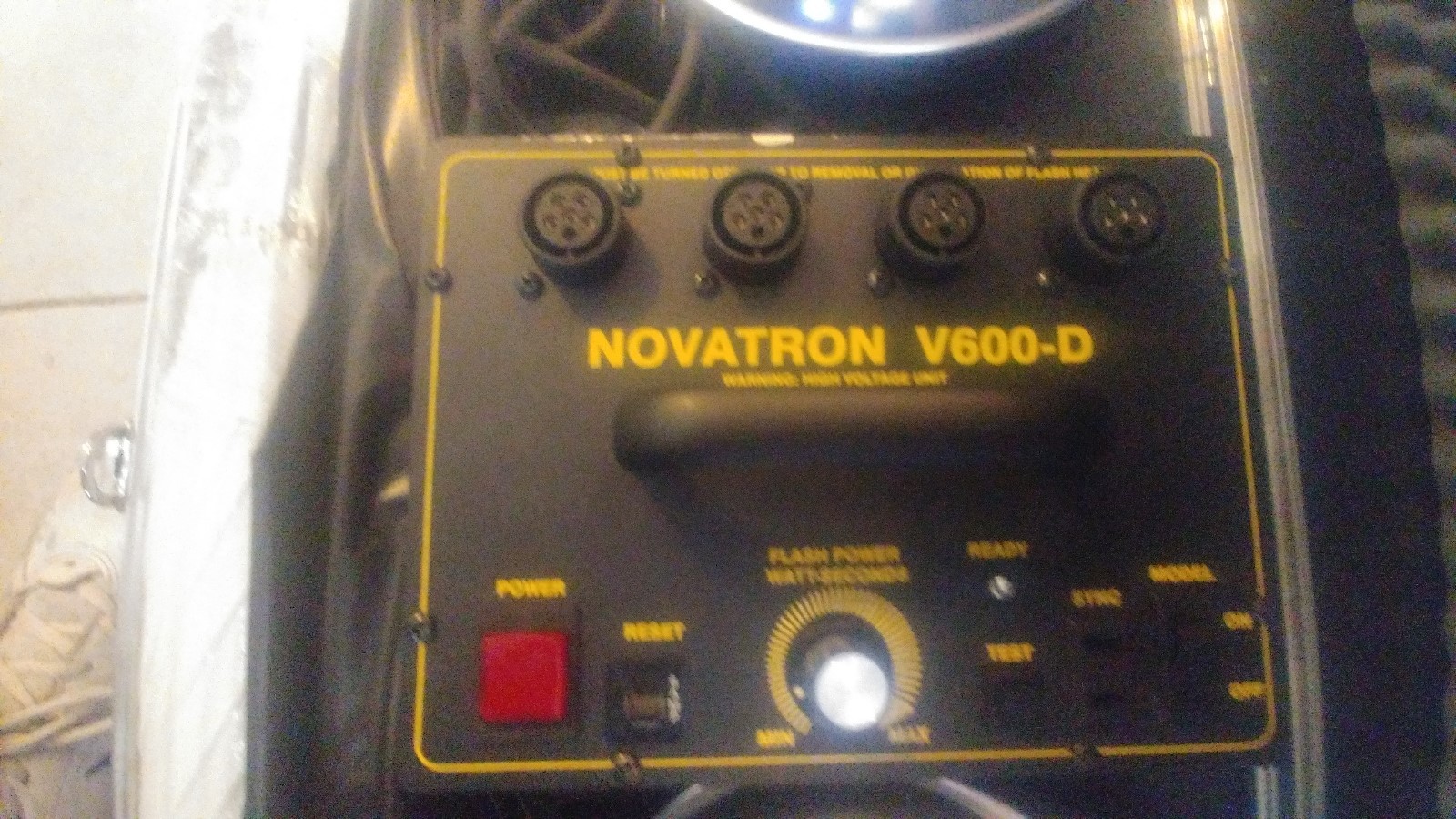 novatron v600d photography 4 light kit complete/umbrellas stands camerasync case