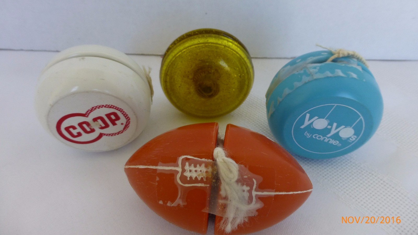Vintage Yo Yo Genuine Duncan Gold Award Coop Fuel Pro Football Connie Lot of 4