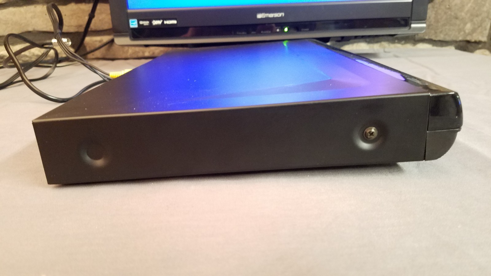 CURTIS DVD1174 DVD PLAYER w/ REMOTE - IN WORKING CONDITION - SELLING AS IS