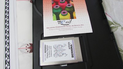 Bernina Artista Deco 300 CLASSIC FASHIION MARTHA PULLEN #542 Emb Card UNUSED