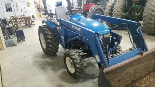 New Holland TC25 4x4 Tractor With Loader