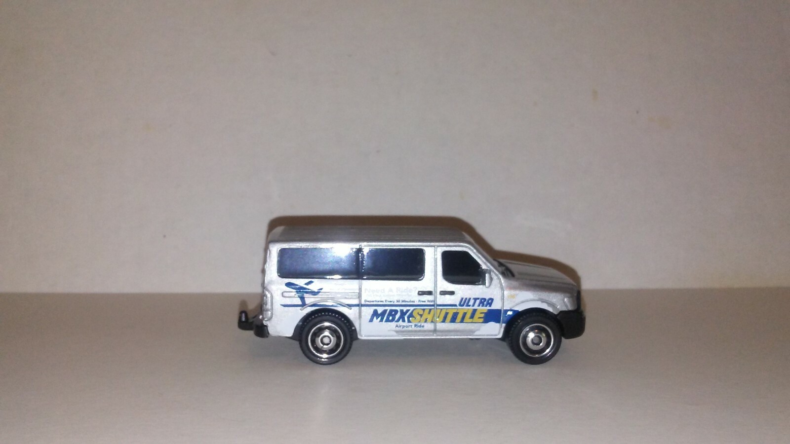 MATCHBOX - 1/64 - CITY-SERVICE - NISSAN N.V. VAN ULTRA SHUTTLE - DIORAMA-CAR