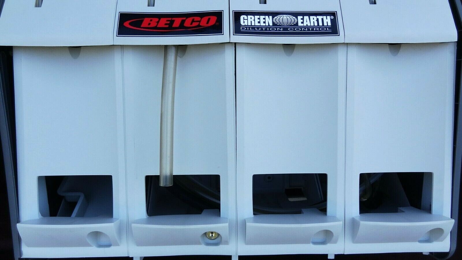 Betco Green Earth II Enclosed Proportioner Dilution Control Chemical Dispenser 