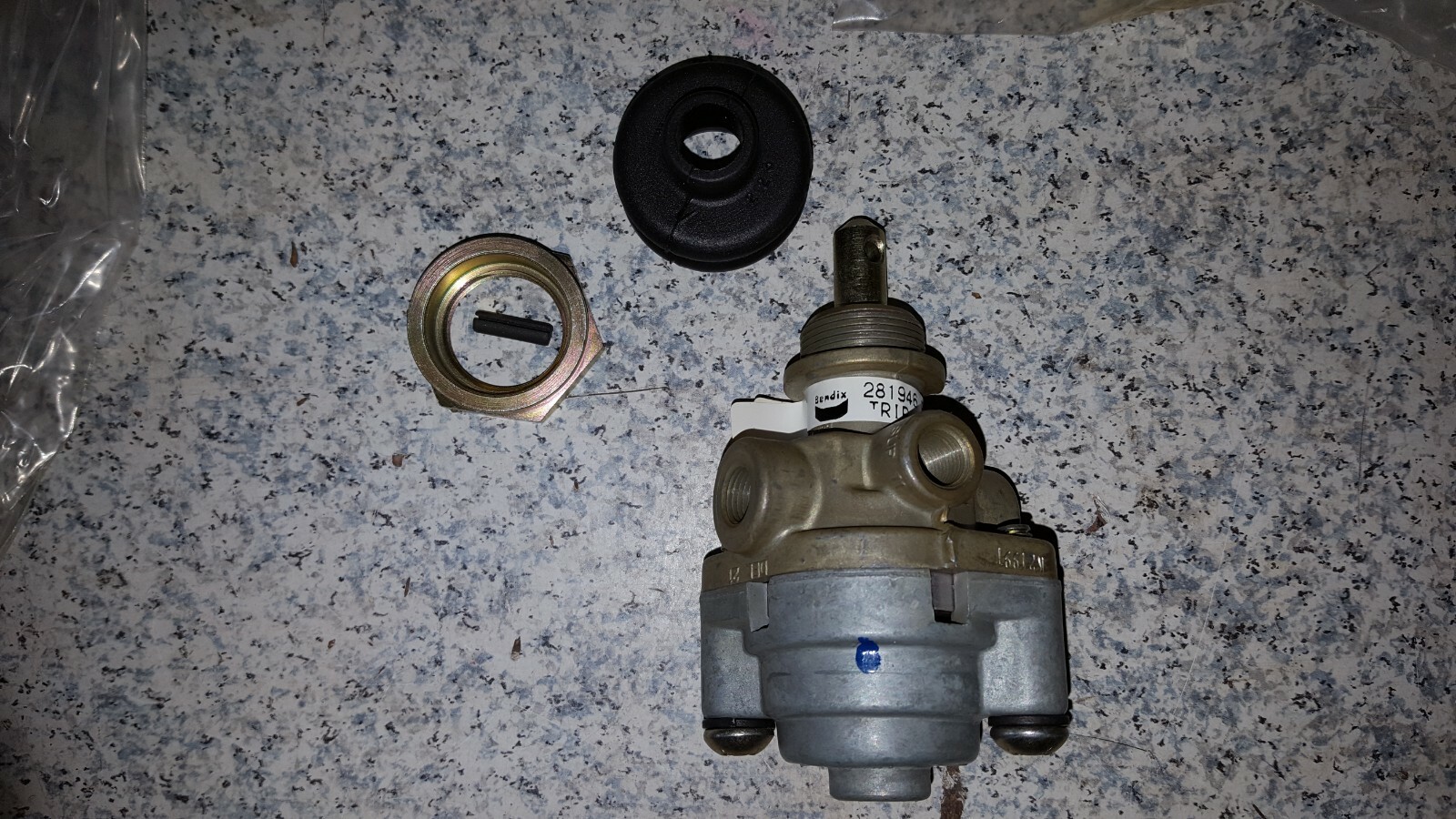 281946 BENDIX PP-5 TRUCK AIR BRAKE PUSH PULL CONTROL VALVE