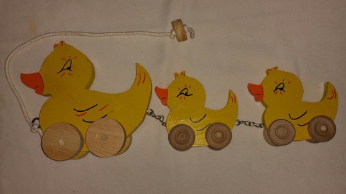 Toy Pull along Mama Duck and Two Baby Ducks Wooden Child Safe Painted w/Wheels