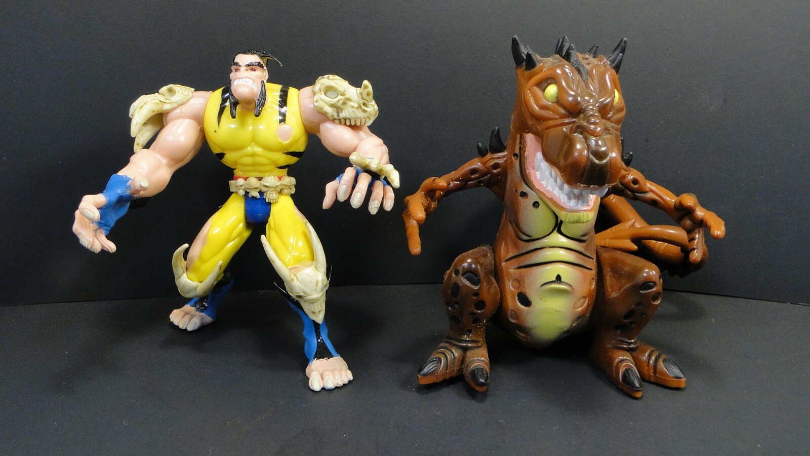 Marvel ToyBiz Savage Land Savage Wolverine and Crawler Rex