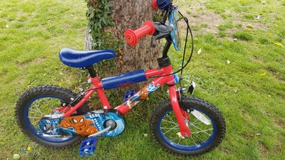 Halfords Spiderman bike 14" stabilizers not attached but available