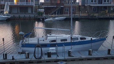 26 ft 1976 Bayliner Buccaneer sailboat