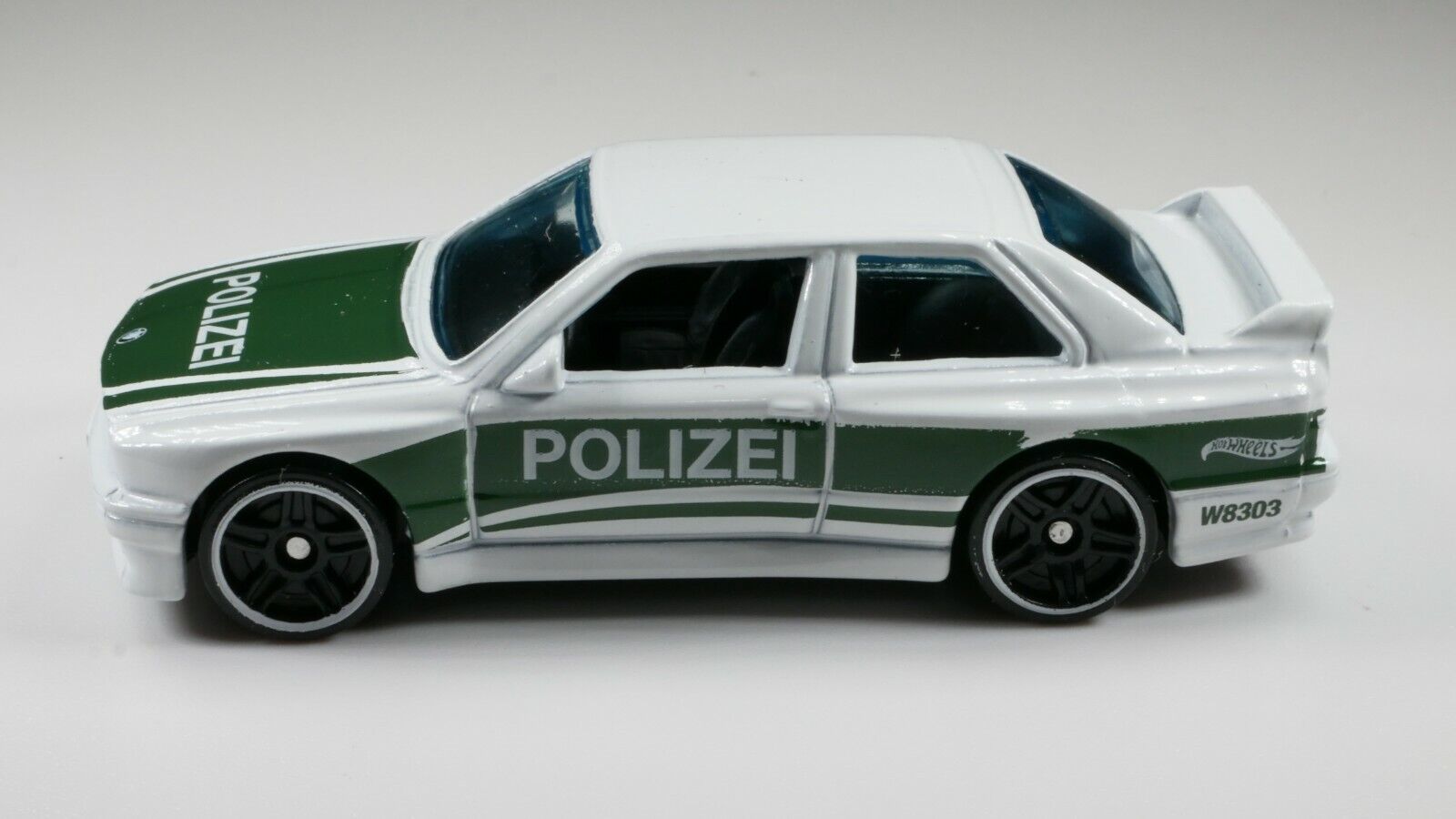 BMW M3  1:64 SCALE  DIECAST COLLECTOR  MODEL CAR - Picture 5 of 9