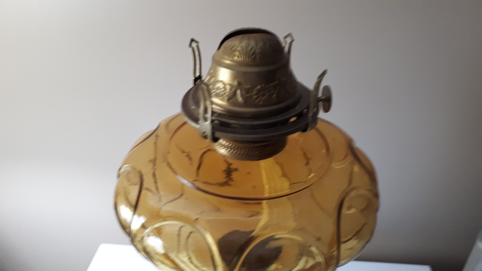 Beautiful Vintage/Antique oil lamp