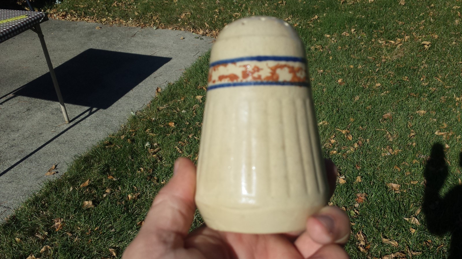 Rare Vintage Red Wing Sponge Band Salt / Pepper Shaker