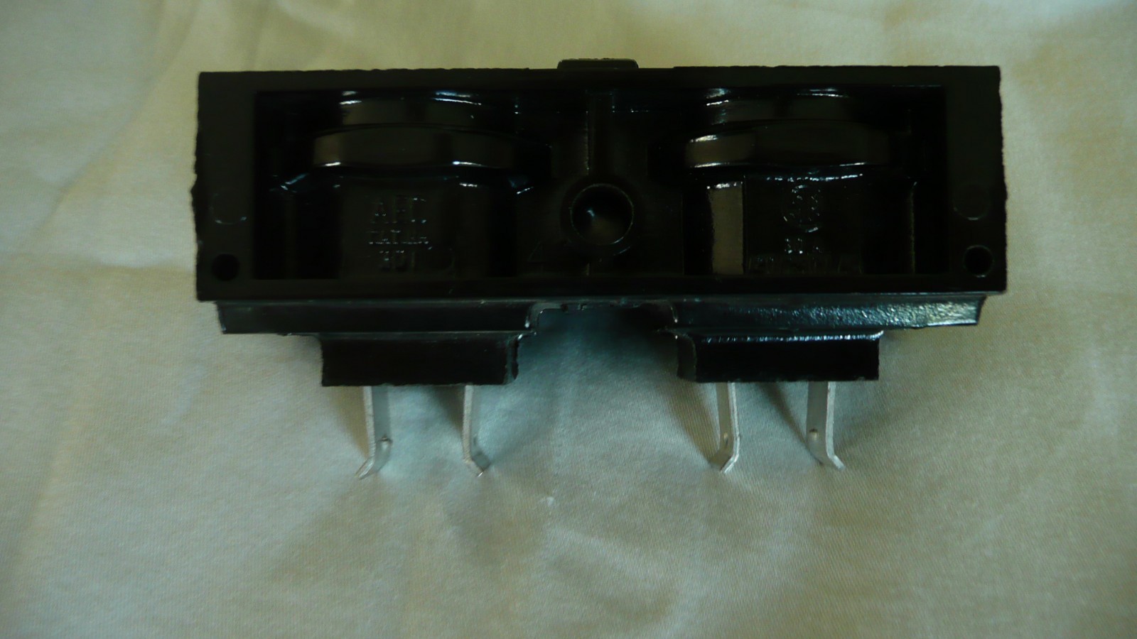 AEC Plug-In Twin Single Pole Fuse Head Chassis (E03L49)