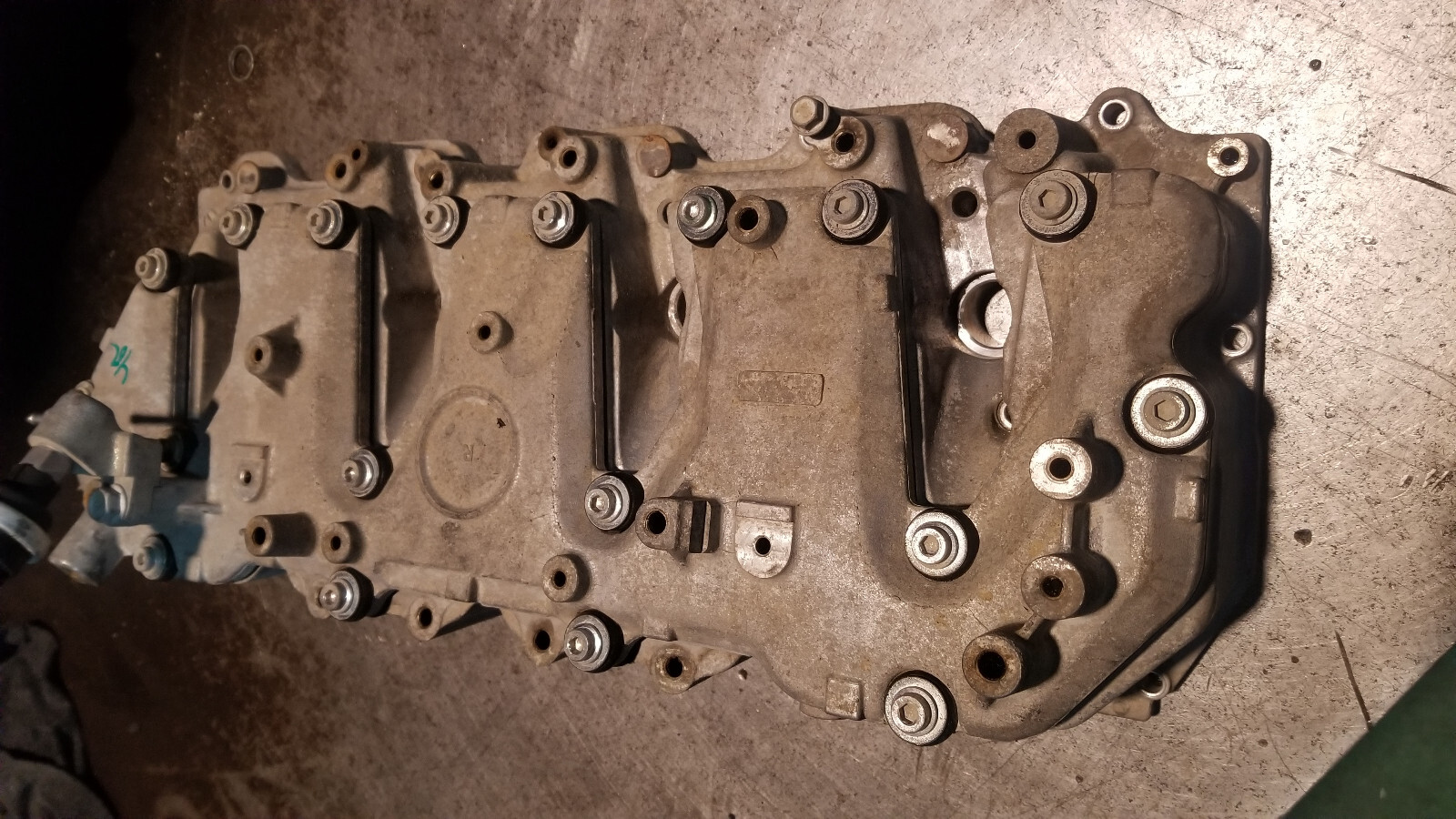 2011-2015 DURAMAX 6.6 6.6L DIESEL LML VALVE COVER & SPACER RH PASSENGER - Picture 8 of 9