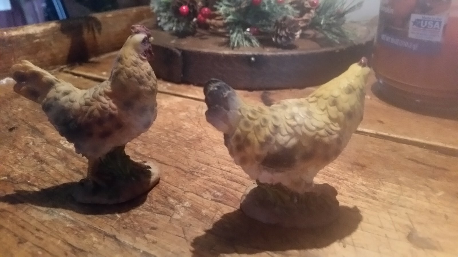 Pair Resin Country Hens Shelf Sitters NR
