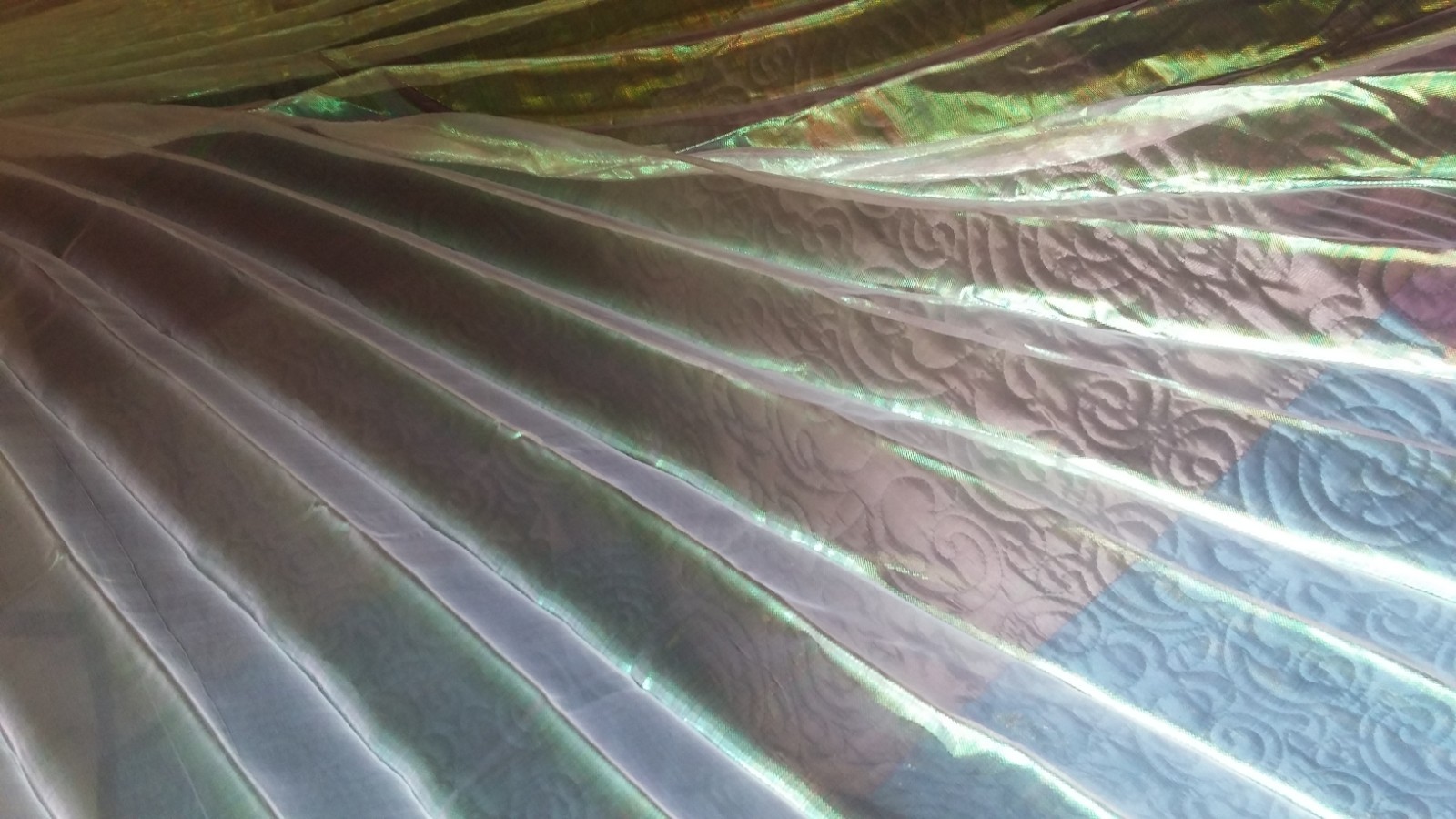 ISIS WINGS + sticks White Iridescent