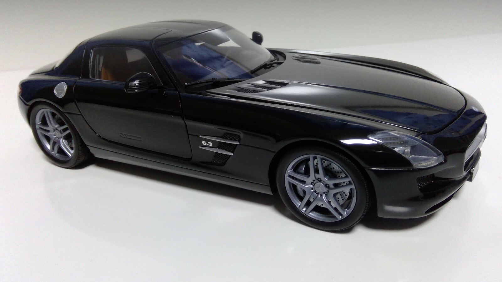 1:18 Minichamps (B6 696 0042) Mercedes Benz SLS AMG Coupe Obsidian Schwarz