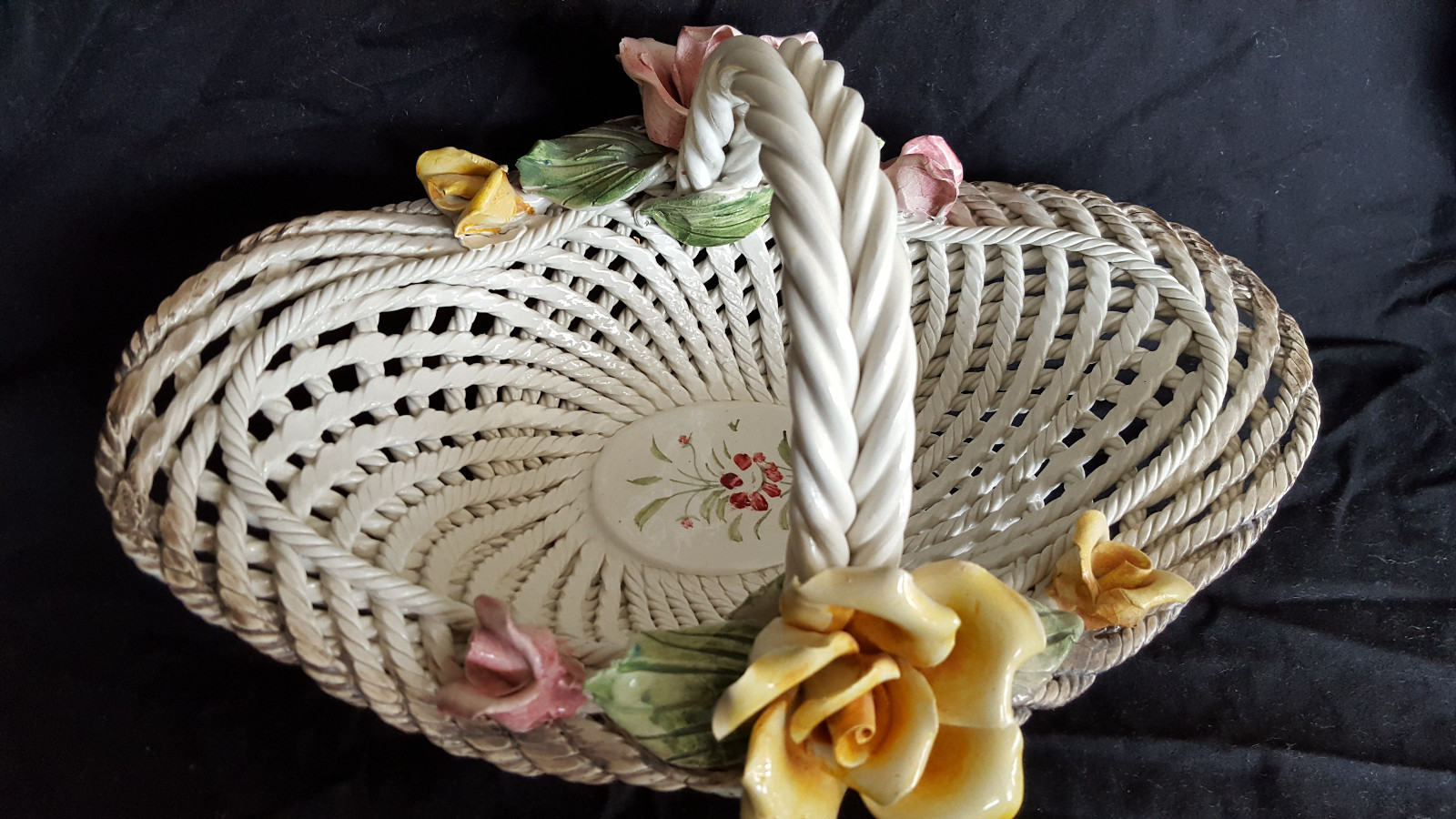 Vintage CAPODIMONTE Porcelain WHT LATTICE BASKET Made in Italy PINK YELLOW ROSES