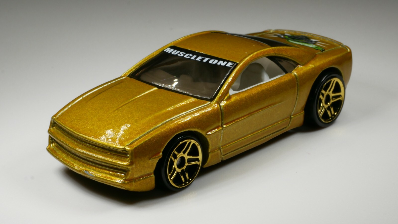 Muscle Tone 1/64 Scale DIECAST COLLECTOR    Car Gold