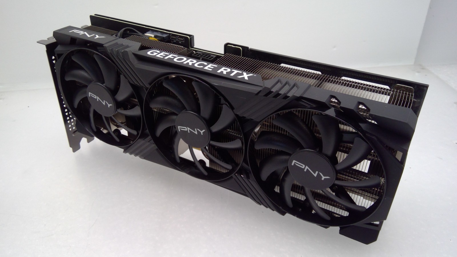 新品未開封 PNY GEFORCE RTX 4070 Ti SUPER 16GB PNY GeForce RTX 4070 Ti SUPER 16GB VERTO Overclocked Triple