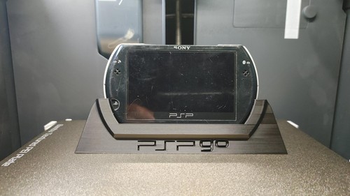 SONY - PSPgo スタンド付 ※値下げしました 1万円の大幅値下げとなった「PSP go」がさらに値下がり - GIGAZINE