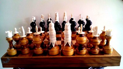 BEAUTIFUL VINTAGE HUGE HAND CARVED WOOD & BON CHESS SET WITH BOARD