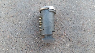 1 single Thule lock cylinder - one replacement core - no key - SEE DESCRIPTION