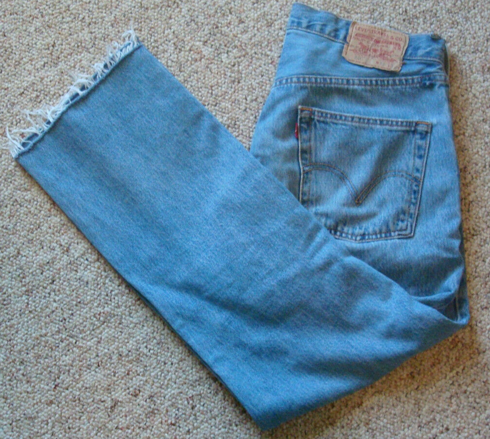 Levis 501 Jeans - Faded Distressed Actual 33x27 (Tag 32x32