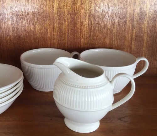 2 Wedgwood WINDSOR Breakfast Cups & Creamer