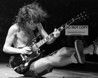 ANGUS YOUNG, IN CONCERT AC/DC CO-FOUNDER & LEAD GUITARIST - 8X10 PHOTO (WW188)