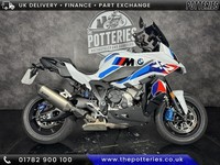 BMW M1000XR